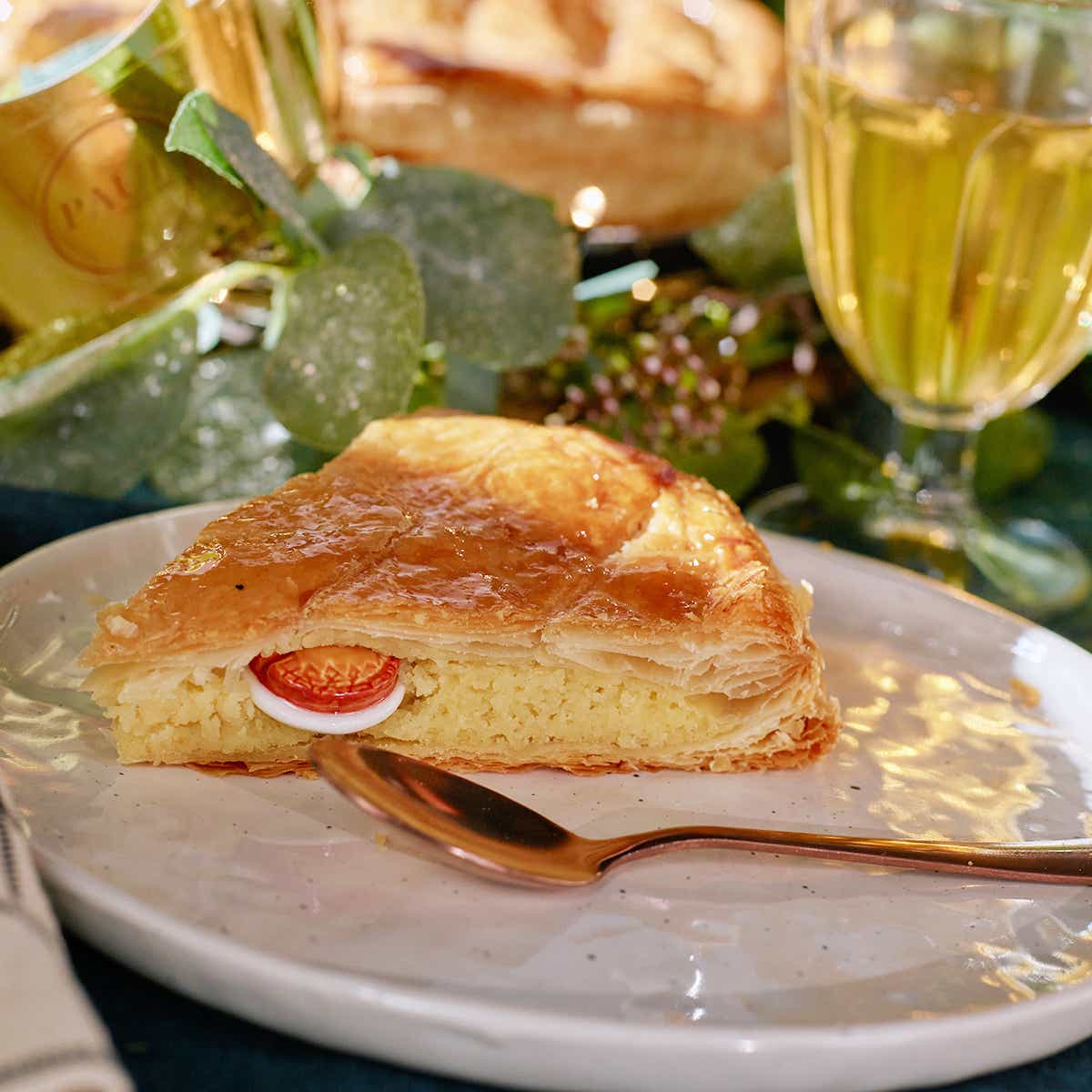 Caen. Galettes des rois & fèves 100 ans de Disney à la  boulangerie-pâtisserie La Folie's 